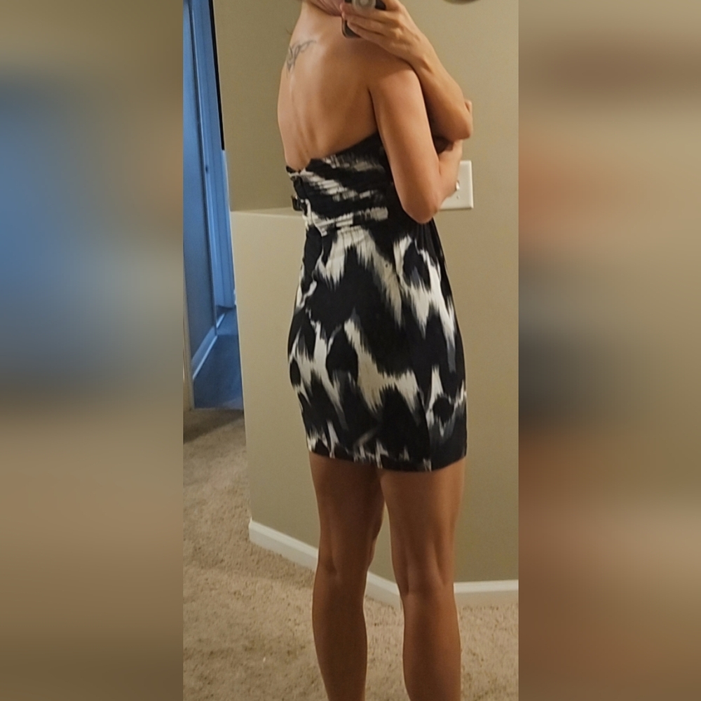 Express dress - Picture 2 of 6